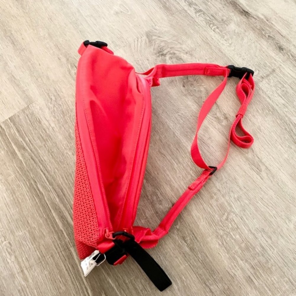 Versatile Lululemon Hands-Free All Hour Belt Bag - Picture 7 of 7